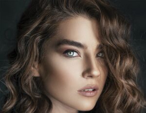 Right eye blinking for female astrology: Meaning & Significance